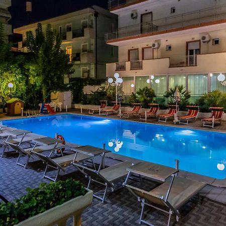 Hotel Beverly Rimini Dış mekan fotoğraf