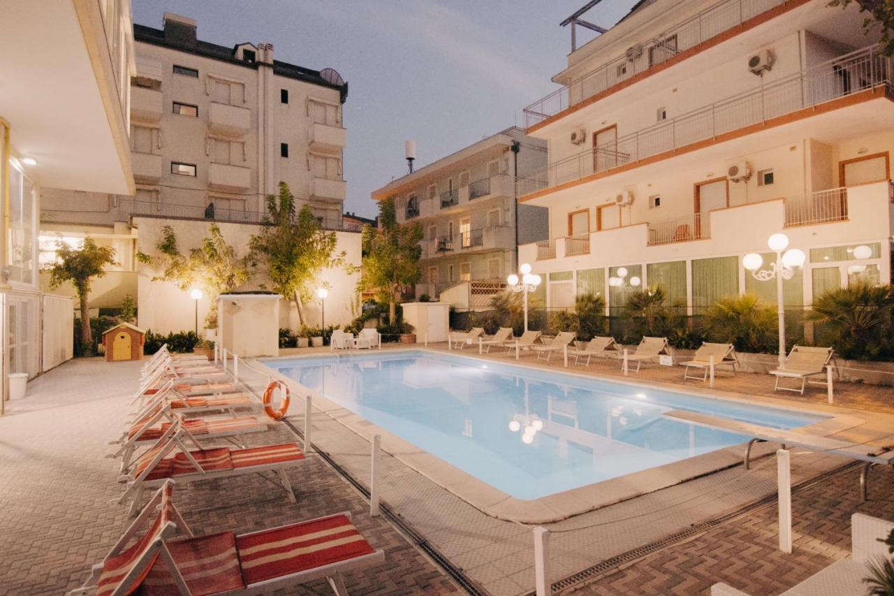Hotel Beverly Rimini Dış mekan fotoğraf