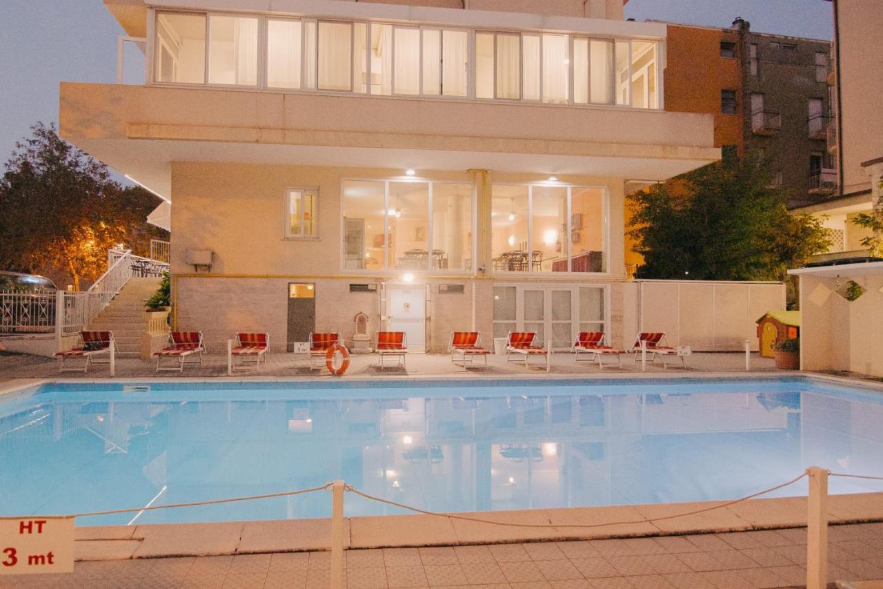Hotel Beverly Rimini Dış mekan fotoğraf