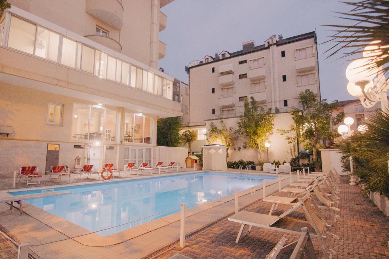 Hotel Beverly Rimini Dış mekan fotoğraf