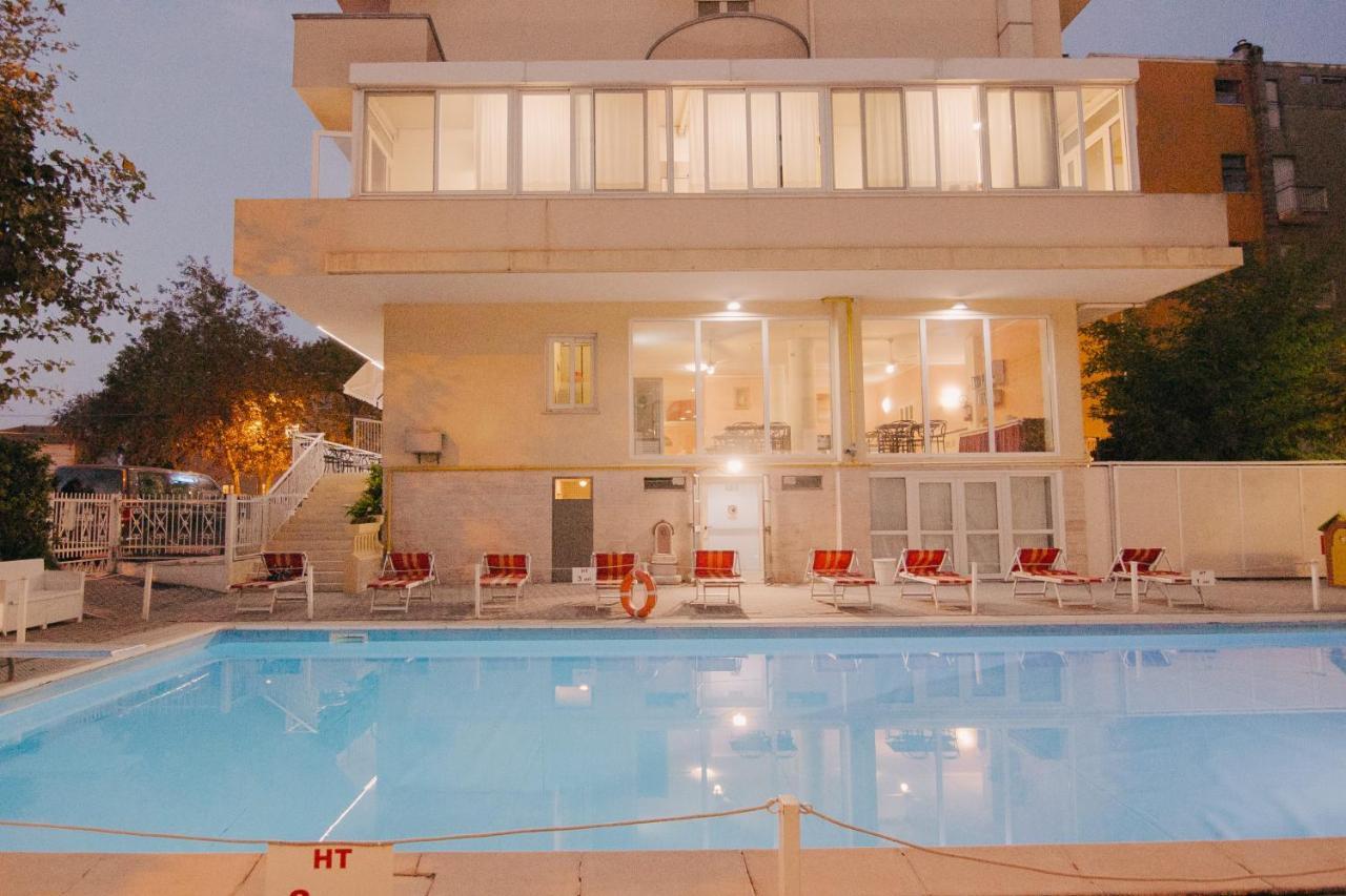 Hotel Beverly Rimini Dış mekan fotoğraf