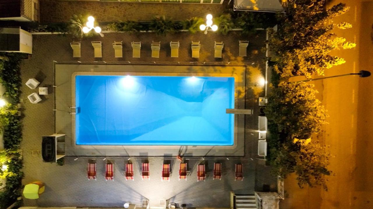 Hotel Beverly Rimini Dış mekan fotoğraf