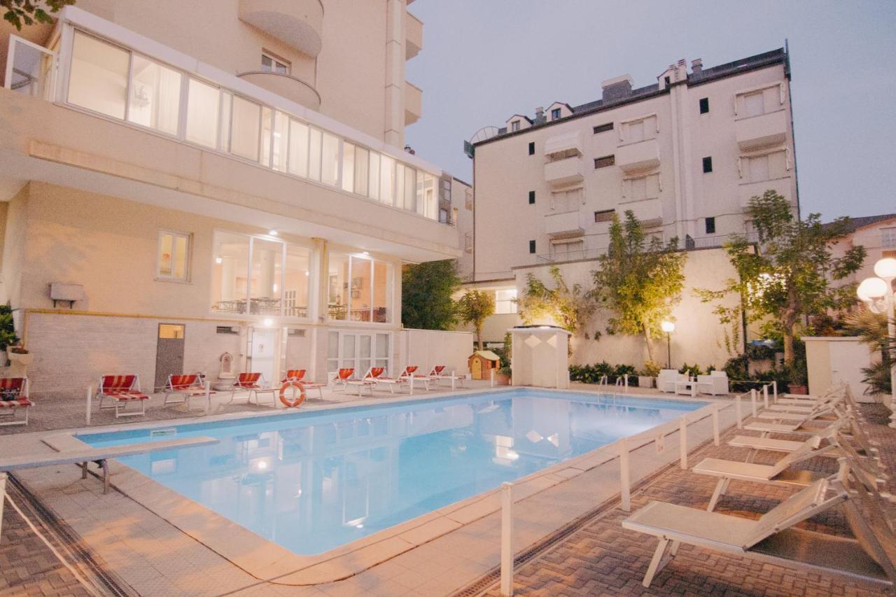 Hotel Beverly Rimini Dış mekan fotoğraf