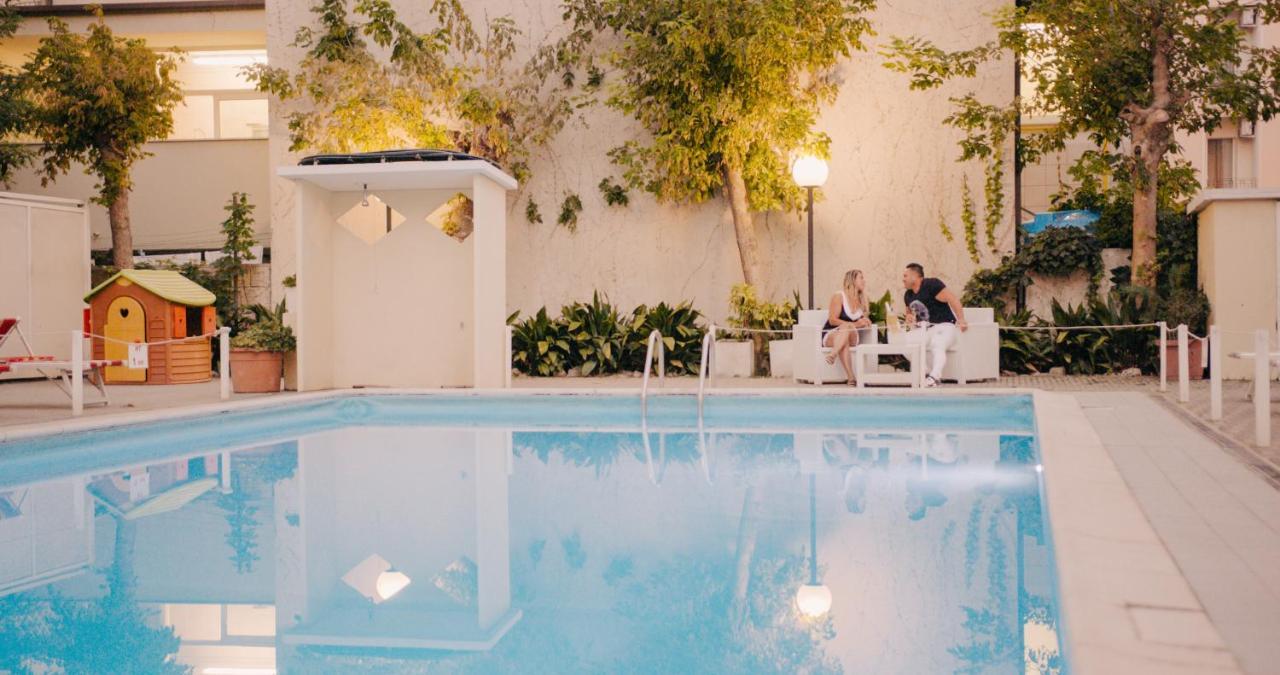 Hotel Beverly Rimini Dış mekan fotoğraf