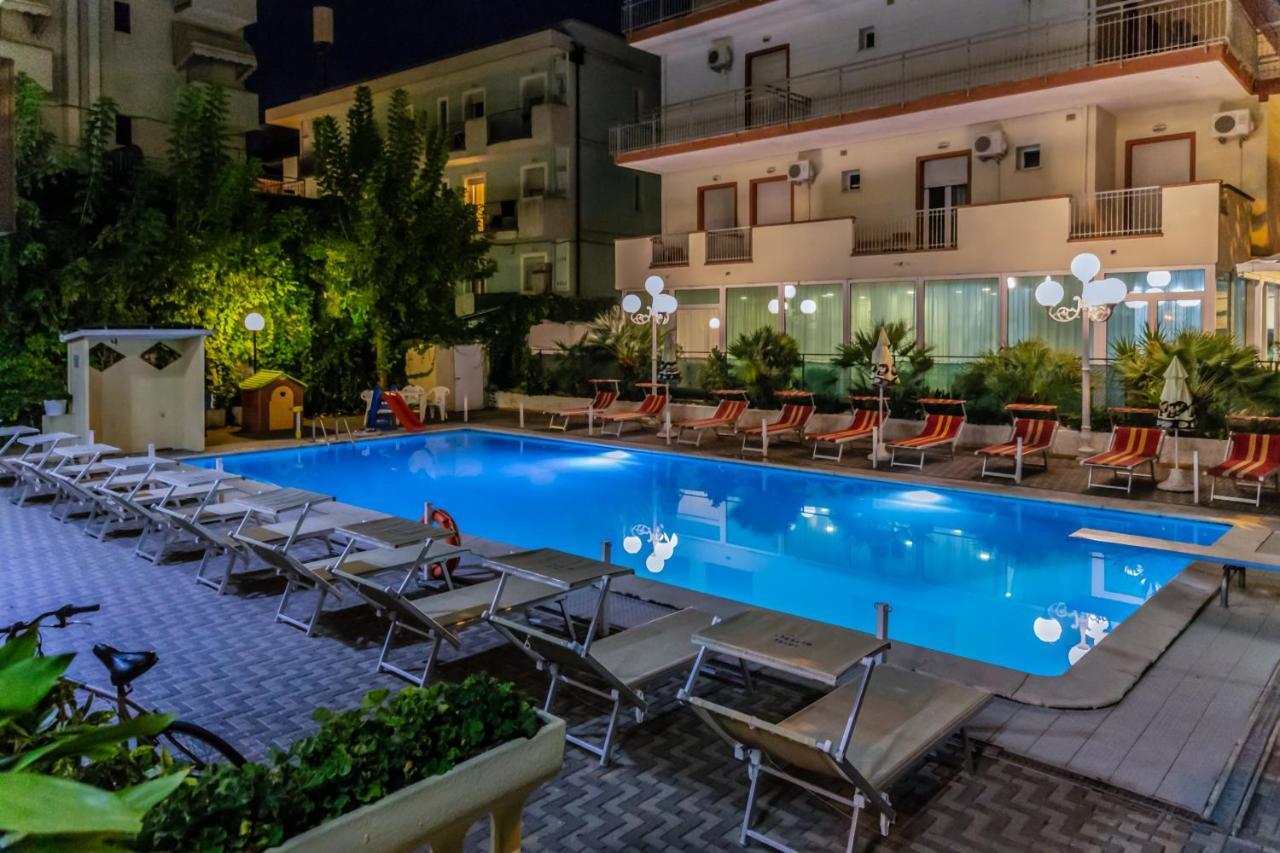 Hotel Beverly Rimini Dış mekan fotoğraf